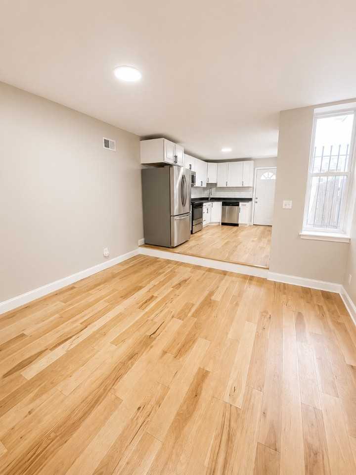 224 N Patterson Park Ave - Photo 4 of 12