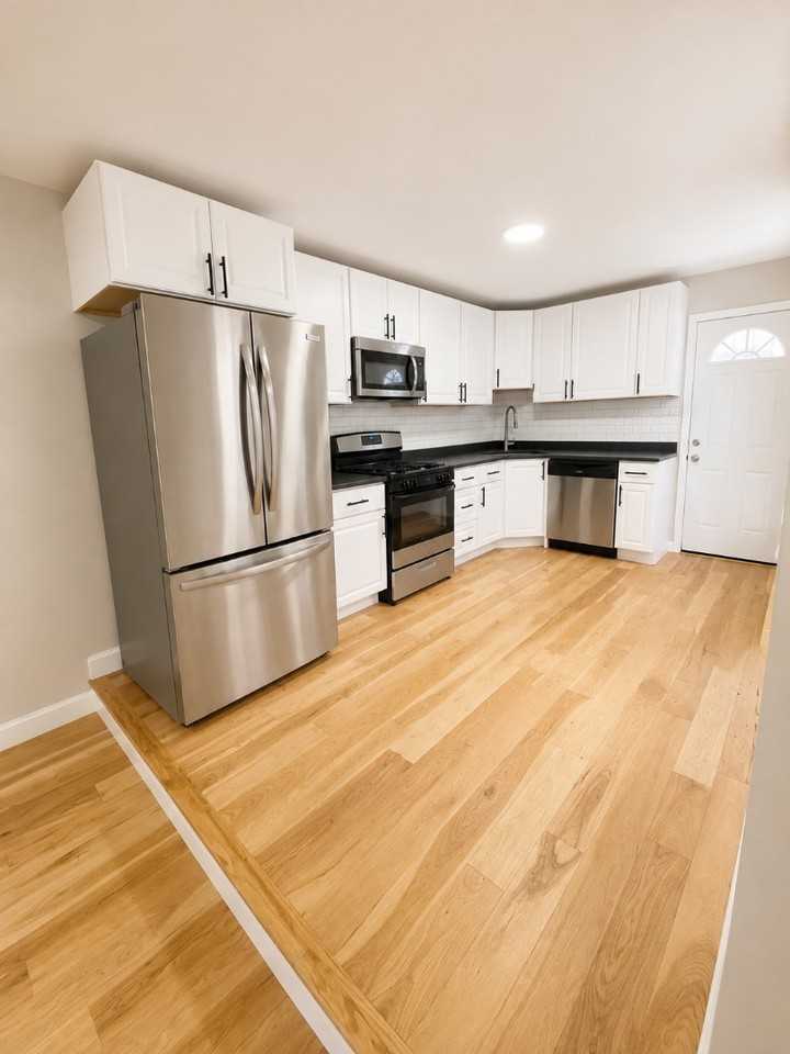 224 N Patterson Park Ave - Photo 5 of 12
