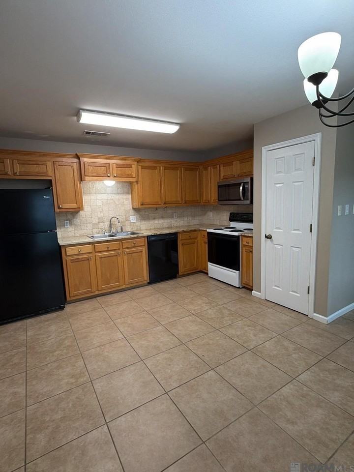 10124 Nashville Ct #1 - Photo 3 of 11