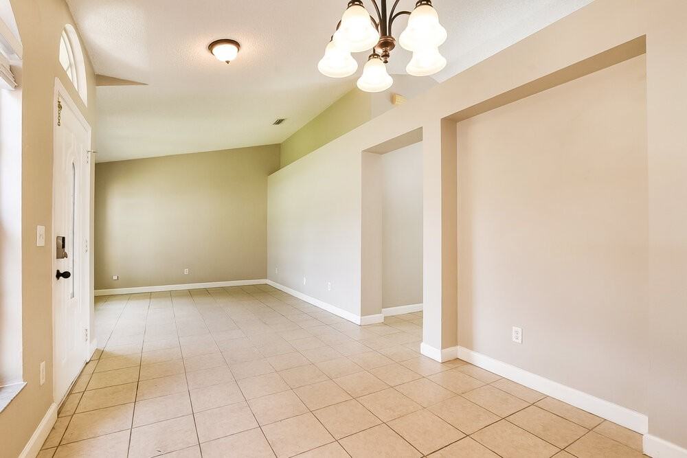 1306 Silverthorn Dr - Photo 6 of 16