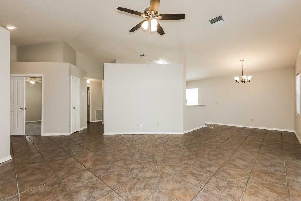 704 Sand Ridge Dr - Photo 3 of 16