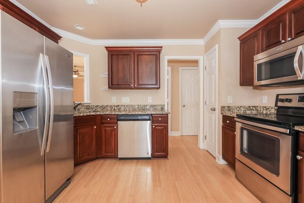 8000 Poplar Grove Cir - Photo 7 of 17