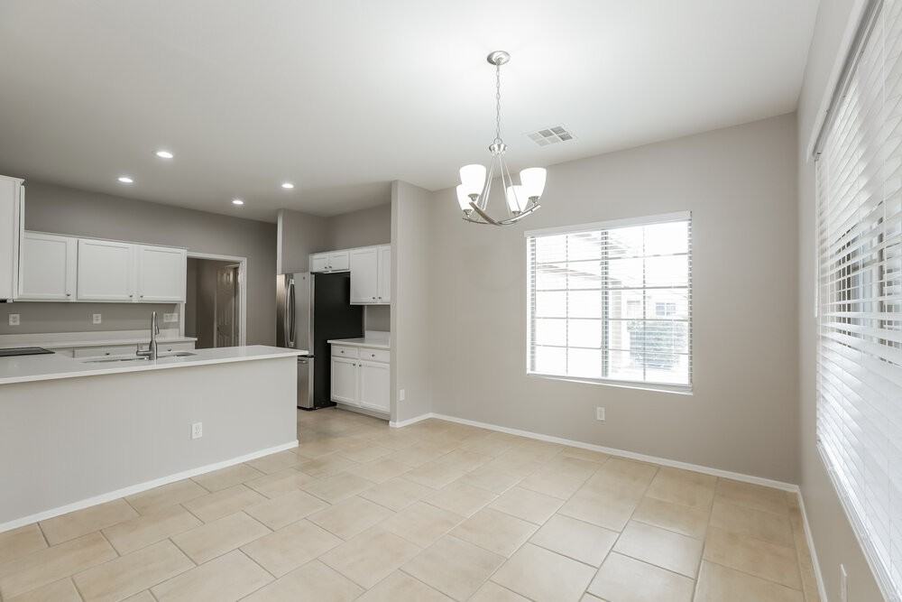 9416 W Odeum Ln - Photo 7 of 16