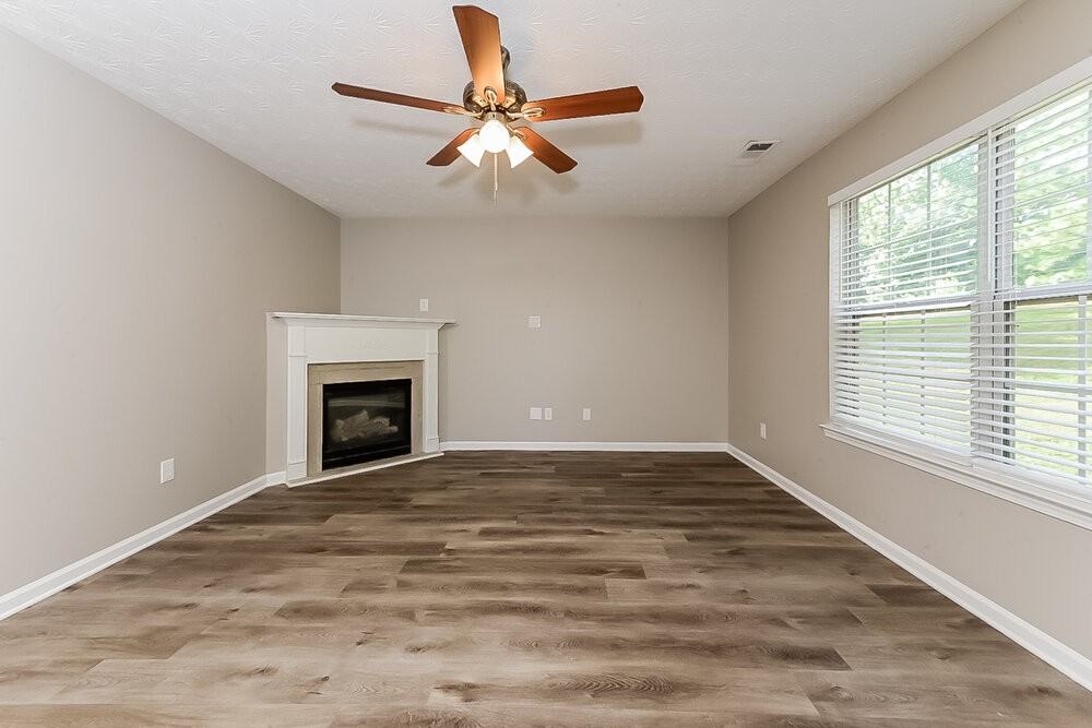 1780 Bennett Dr - Photo 4 of 17