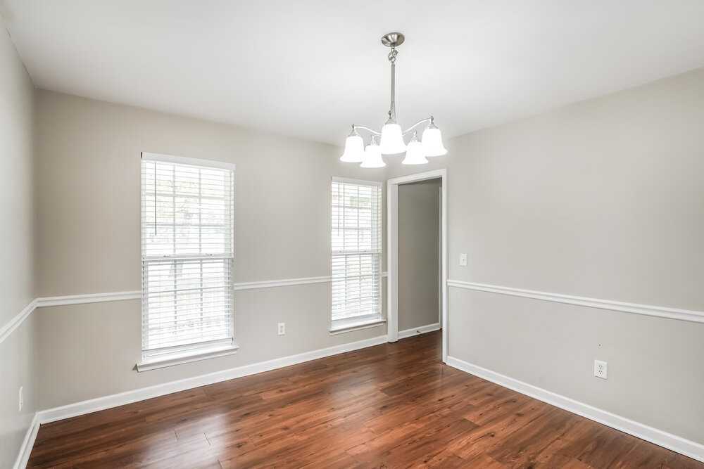 1043 Vanguard Dr - Photo 6 of 17
