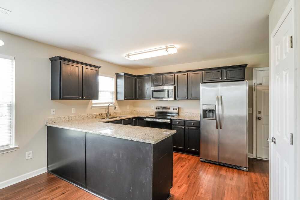 1043 Vanguard Dr - Photo 7 of 17