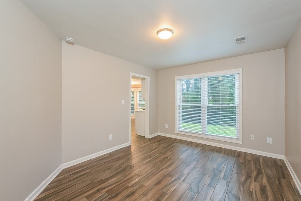 655 Suwanee Lakes Cir - Photo 6 of 17