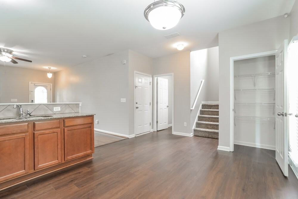 1040 Joselynn Dr - Photo 6 of 17