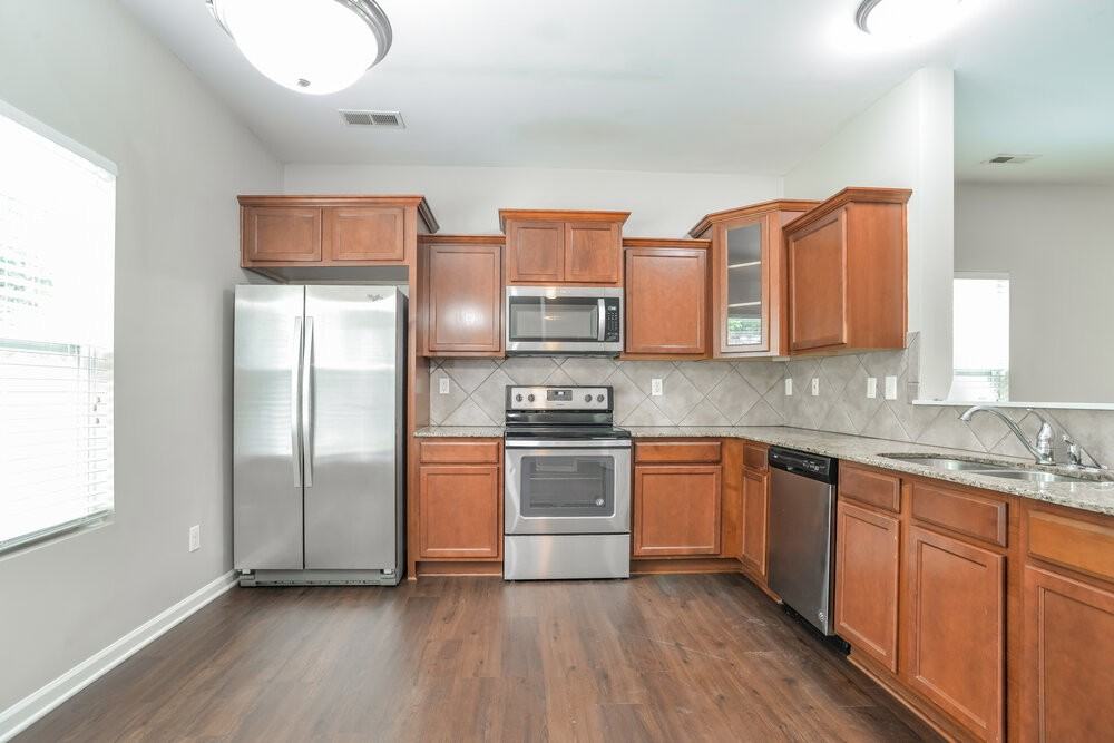 1040 Joselynn Dr - Photo 7 of 17