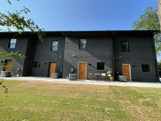 220 S 15th St #TH - Photo 2 of 13