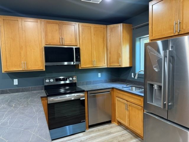 220 S 15th St #TH - Photo 5 of 13