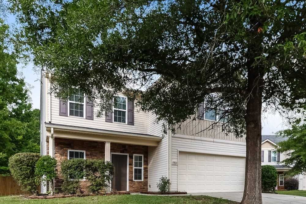 10812 Maryanna Ct - Photo 4 of 17