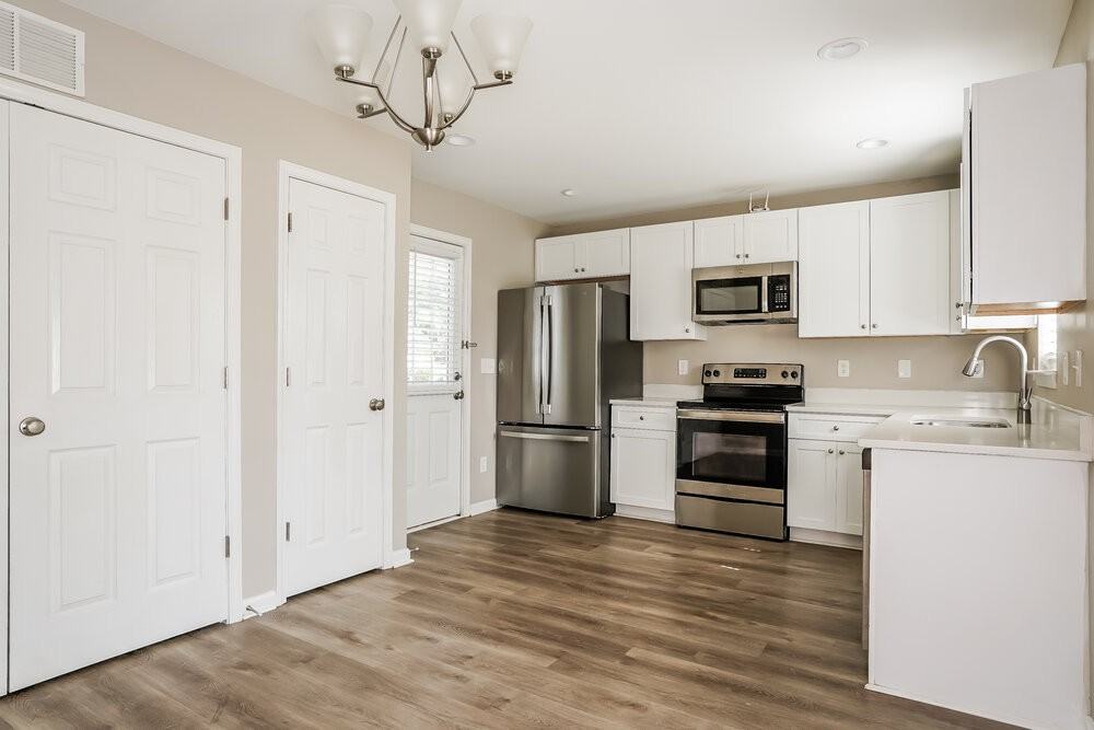 223 Caddel St - Photo 7 of 16