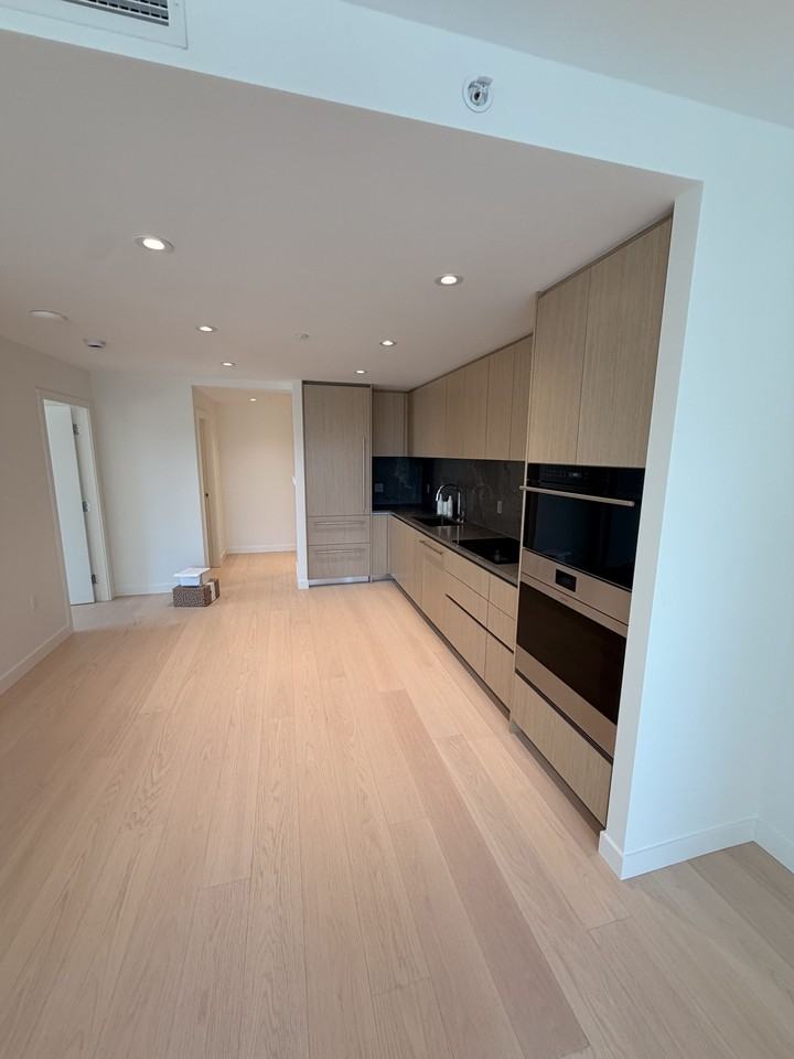777 Harbour Way - Photo 4 of 28