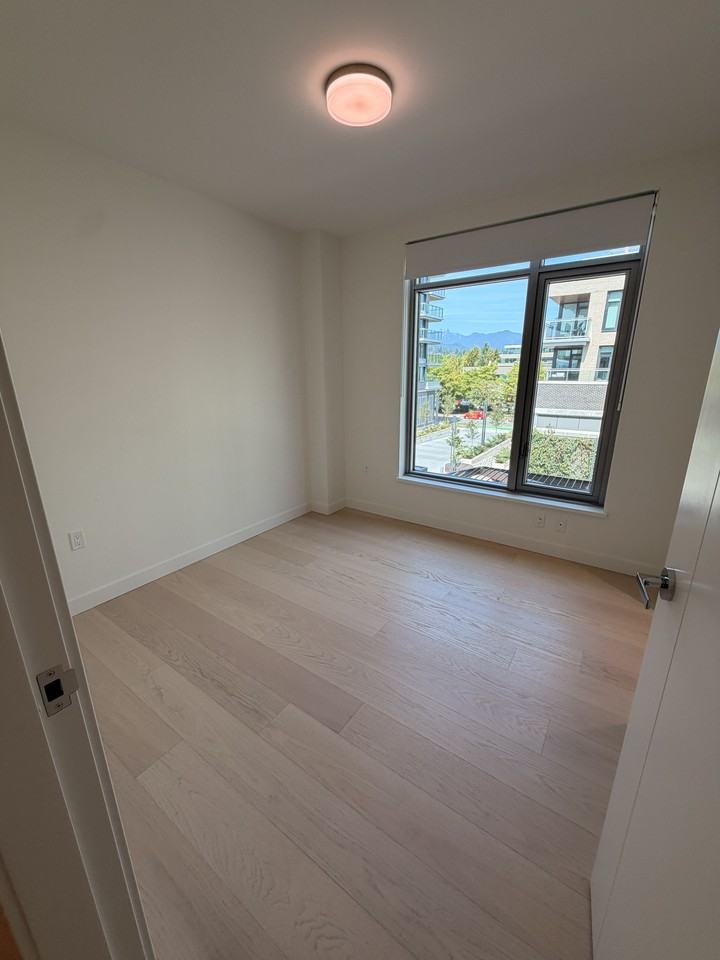 777 Harbour Way - Photo 7 of 28