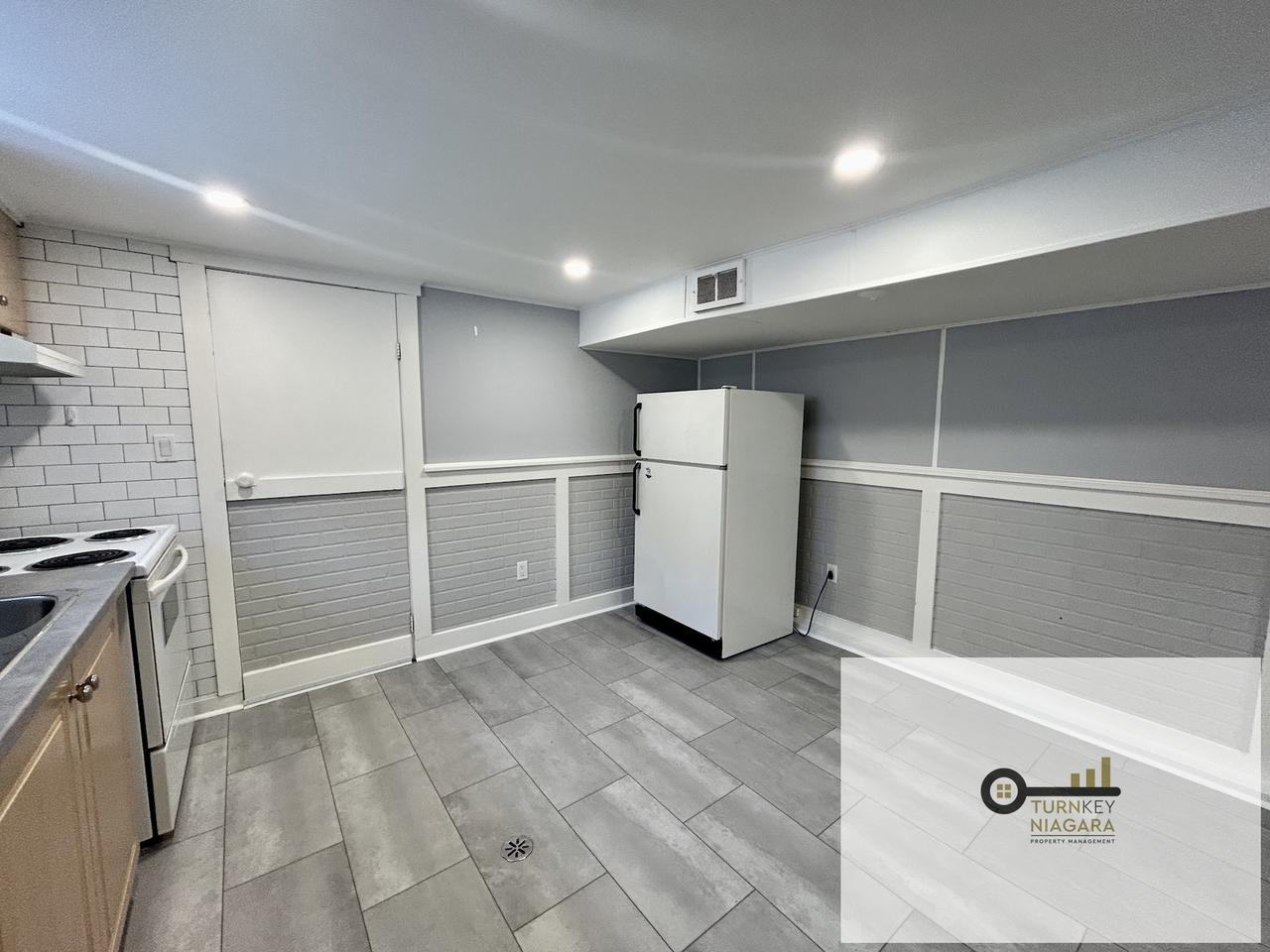 71 Albert Street West - Photo 3 of 14