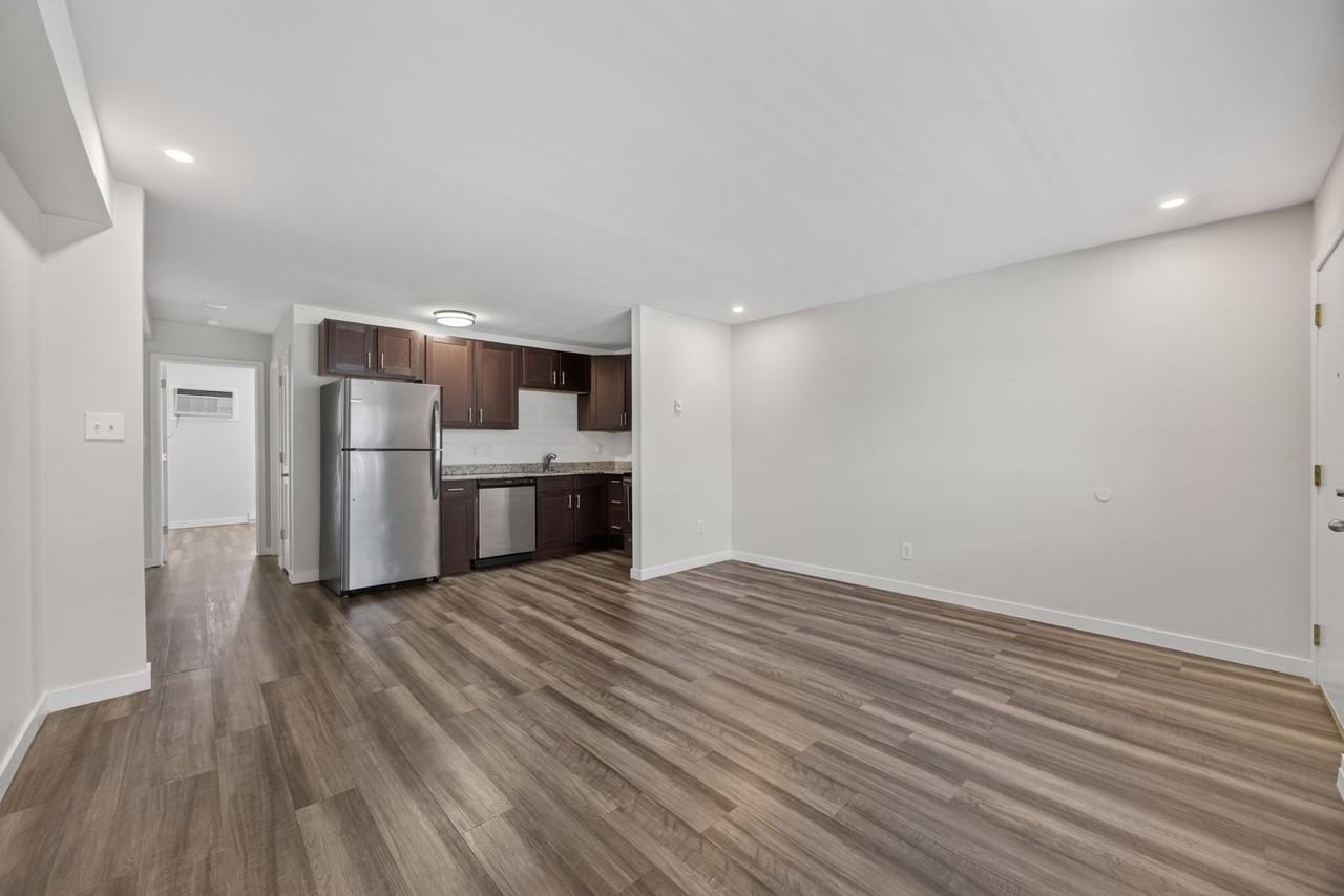 519 N Lincoln St - Photo 3 of 19