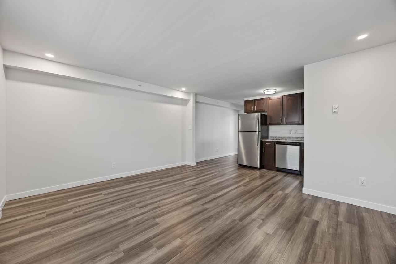 519 N Lincoln St - Photo 4 of 19