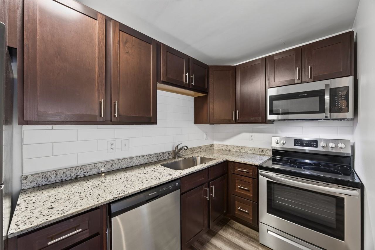 519 N Lincoln St - Photo 7 of 19
