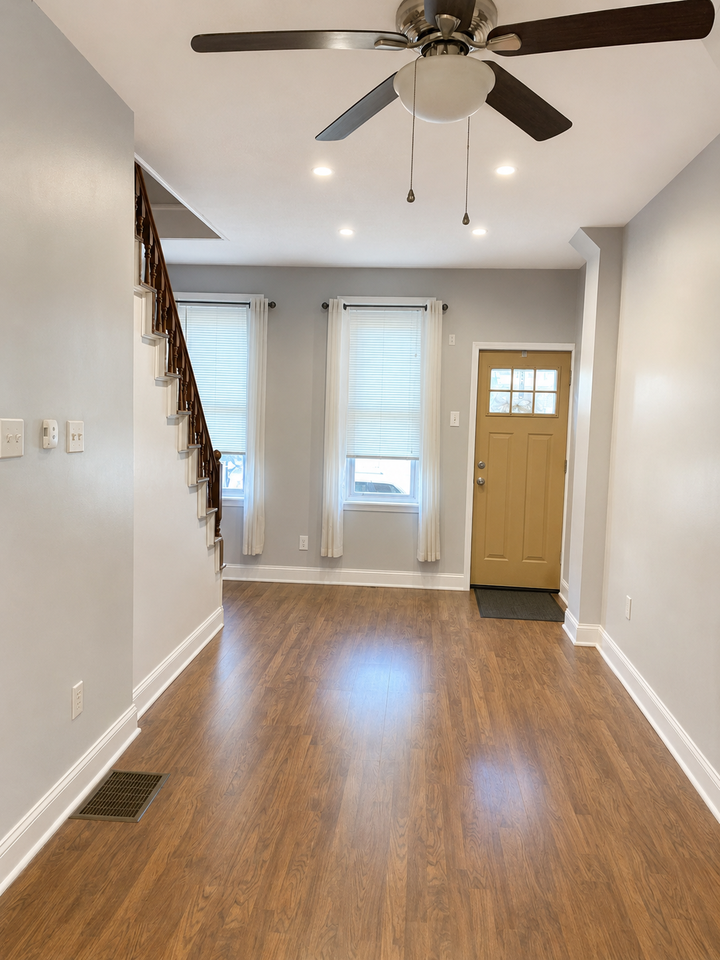 2981 Mercer St #1 - Photo 3 of 10