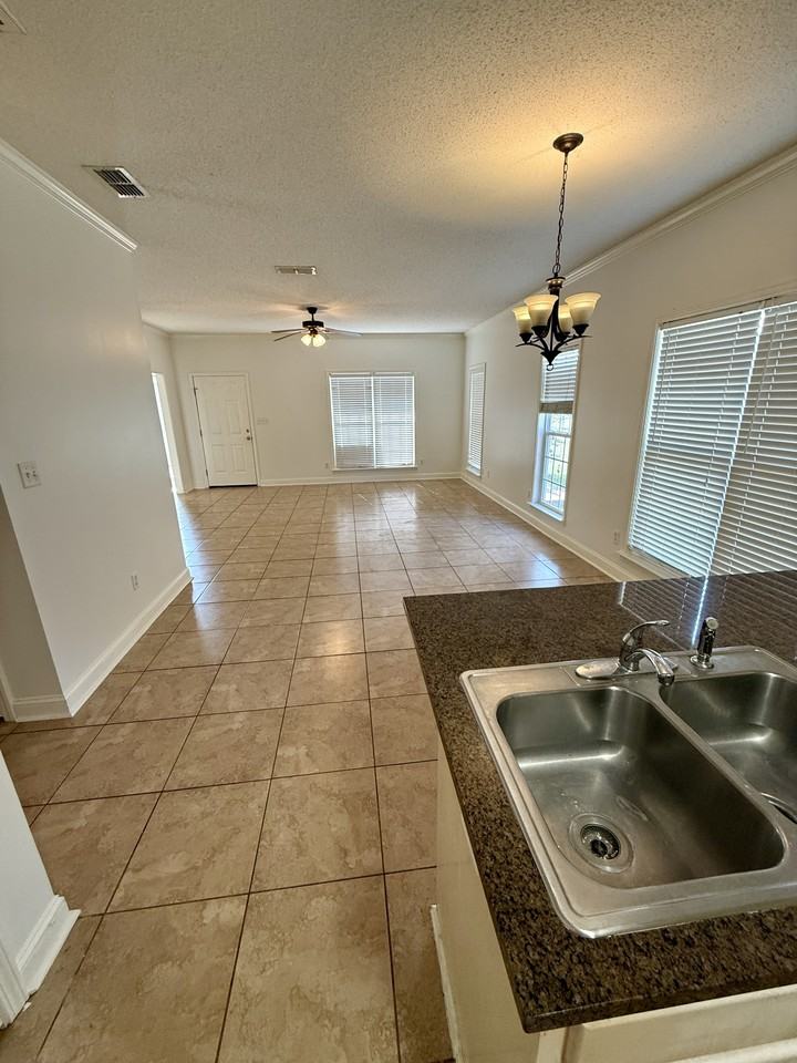 132 Laurelwood Ct #1 - Photo 2 of 10