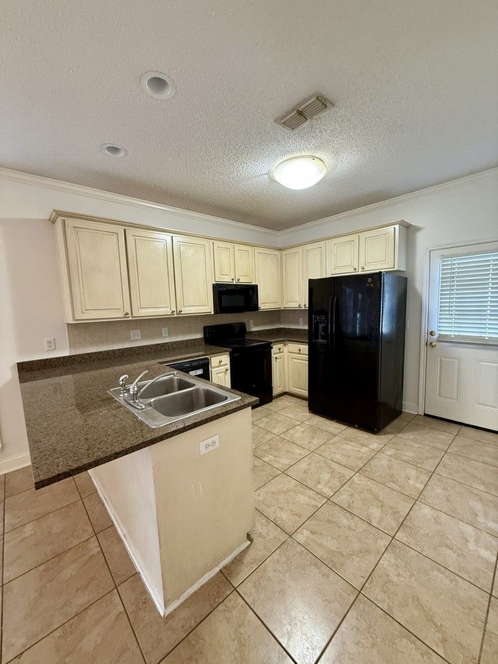 132 Laurelwood Ct #1 - Photo 4 of 10