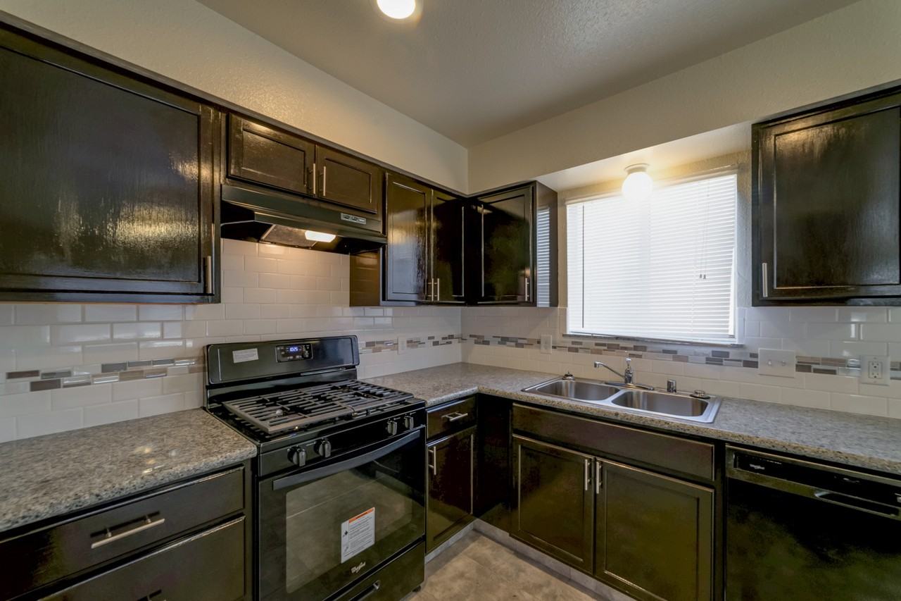 4414 W Myrtle Ave #C - Photo 4 of 18