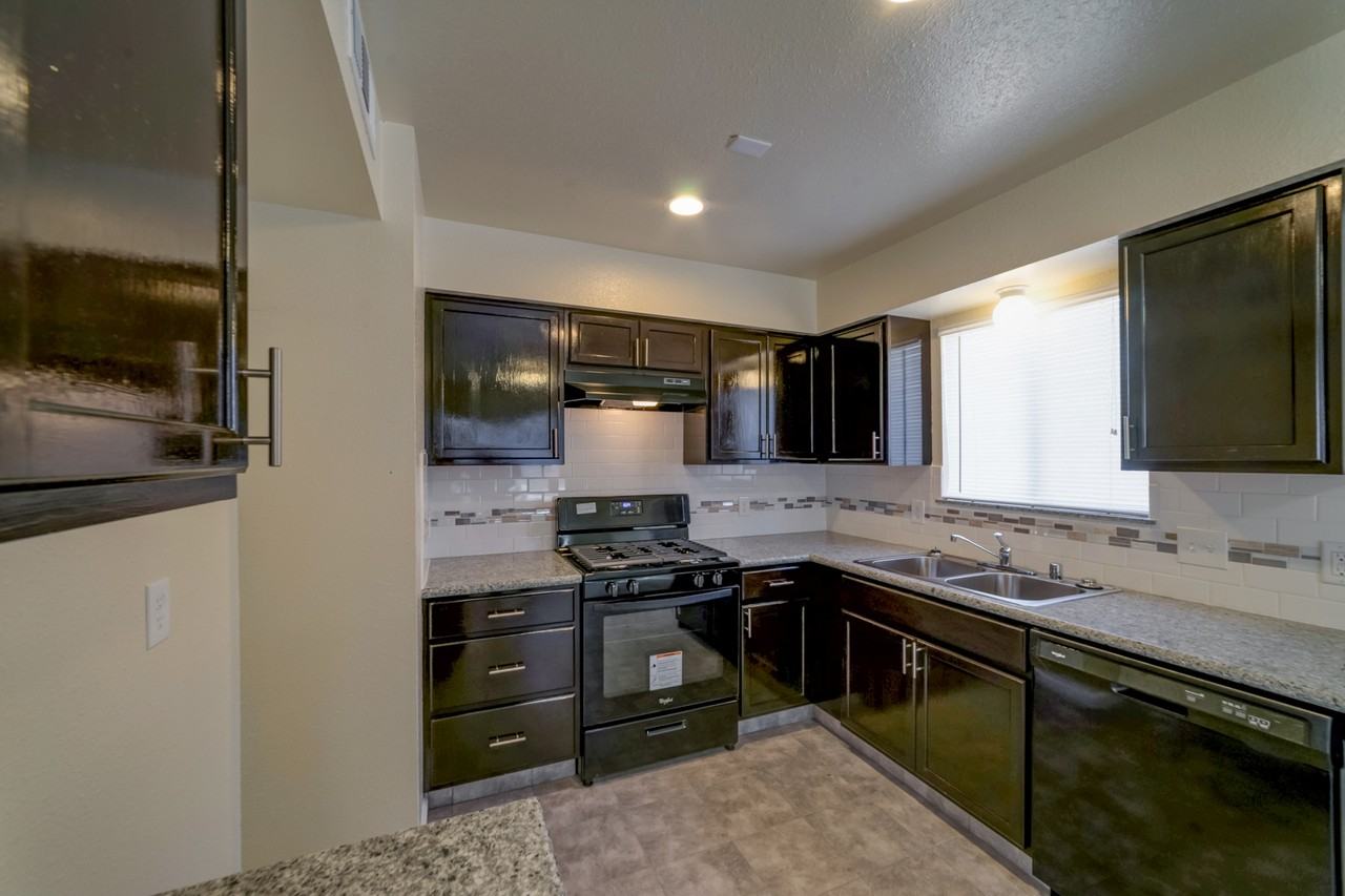 4414 W Myrtle Ave #C - Photo 5 of 18