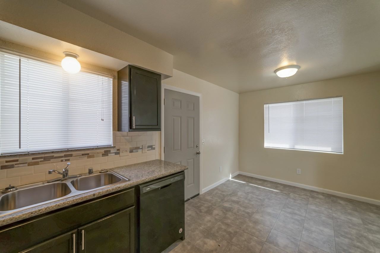 4414 W Myrtle Ave #C - Photo 7 of 18