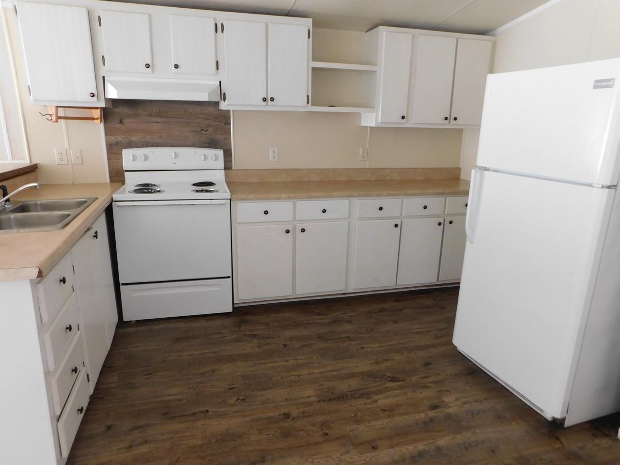 114 Colonial Ct #1 - Photo 3 of 9