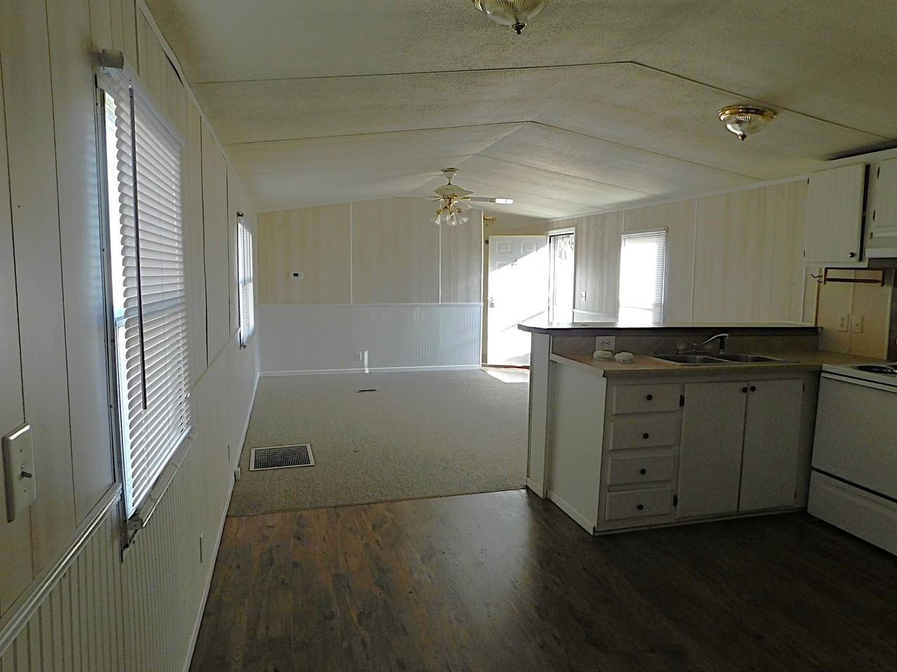 114 Colonial Ct #1 - Photo 4 of 9