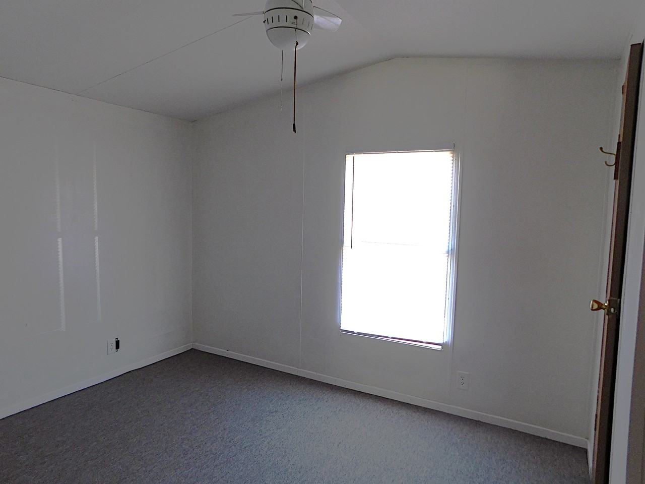 114 Colonial Ct #1 - Photo 5 of 9
