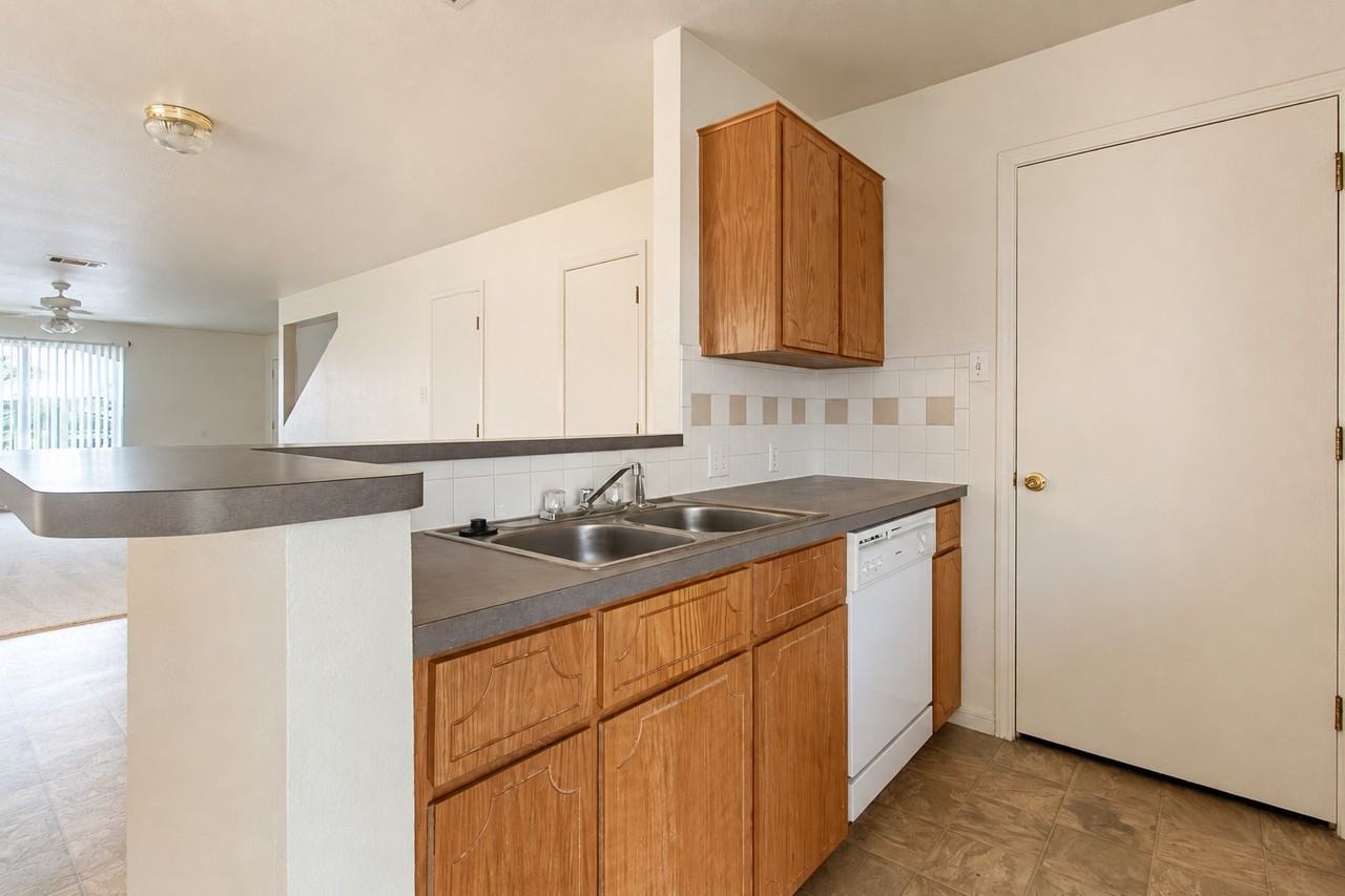 102 E Robin Ln Apt A #A - Photo 6 of 30