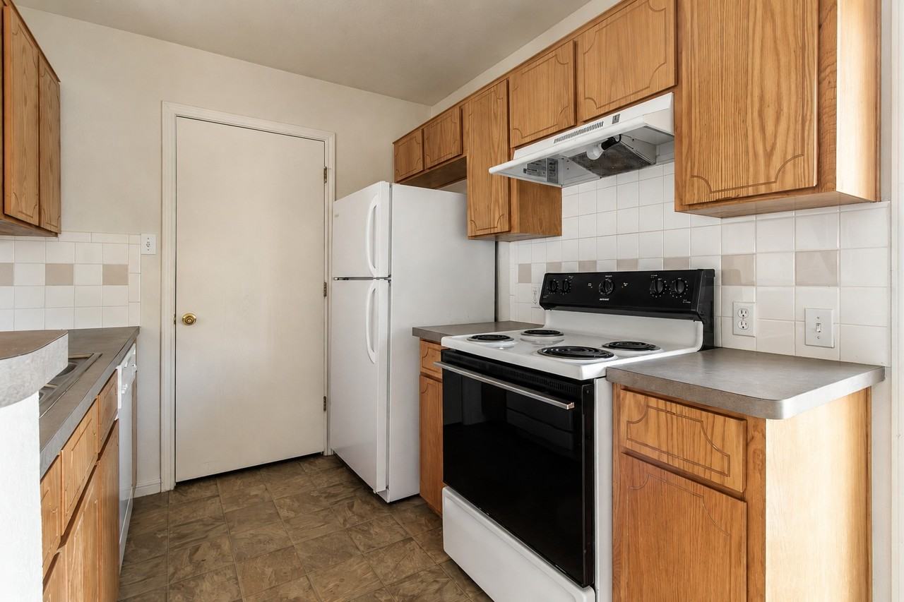 102 E Robin Ln Apt A #A - Photo 7 of 30