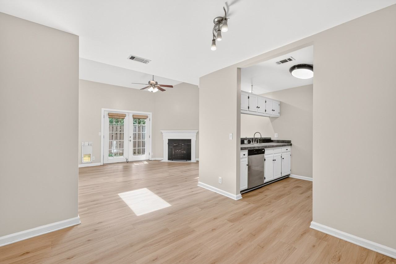 440 English Ivy Dr - Photo 3 of 17