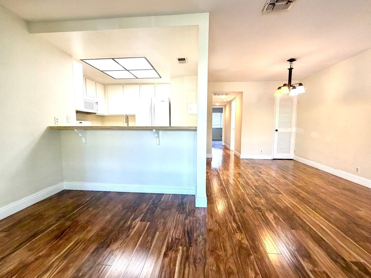 1912 Heywood St - Photo 4 of 30