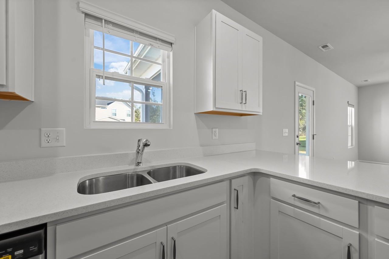 186 Citadel Dr #1 - Photo 7 of 36