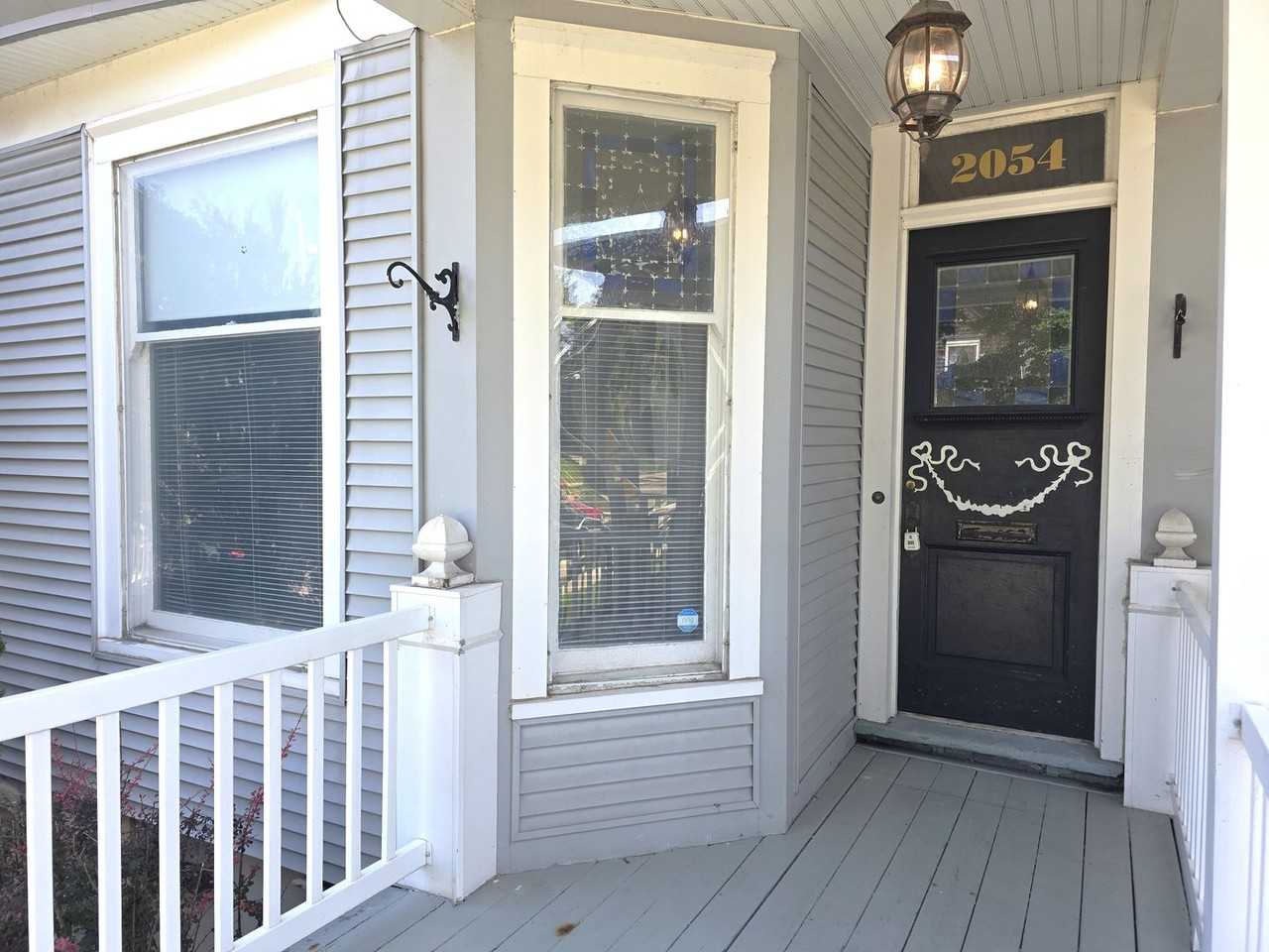 2054 N Cambridge Ave - Photo 2 of 44