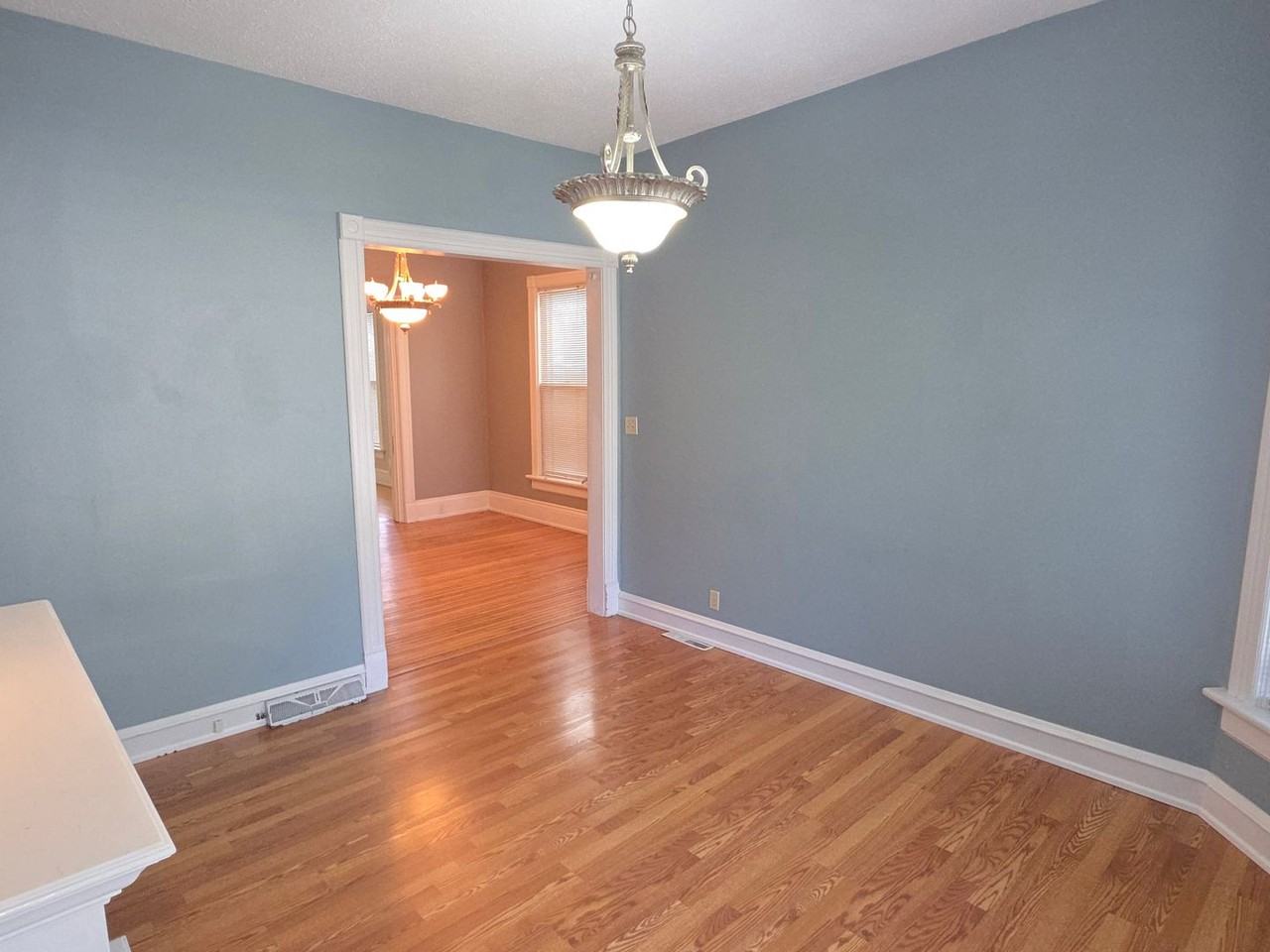 2054 N Cambridge Ave - Photo 5 of 44