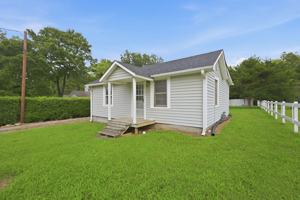 featured image of 715 Larry Ave #1