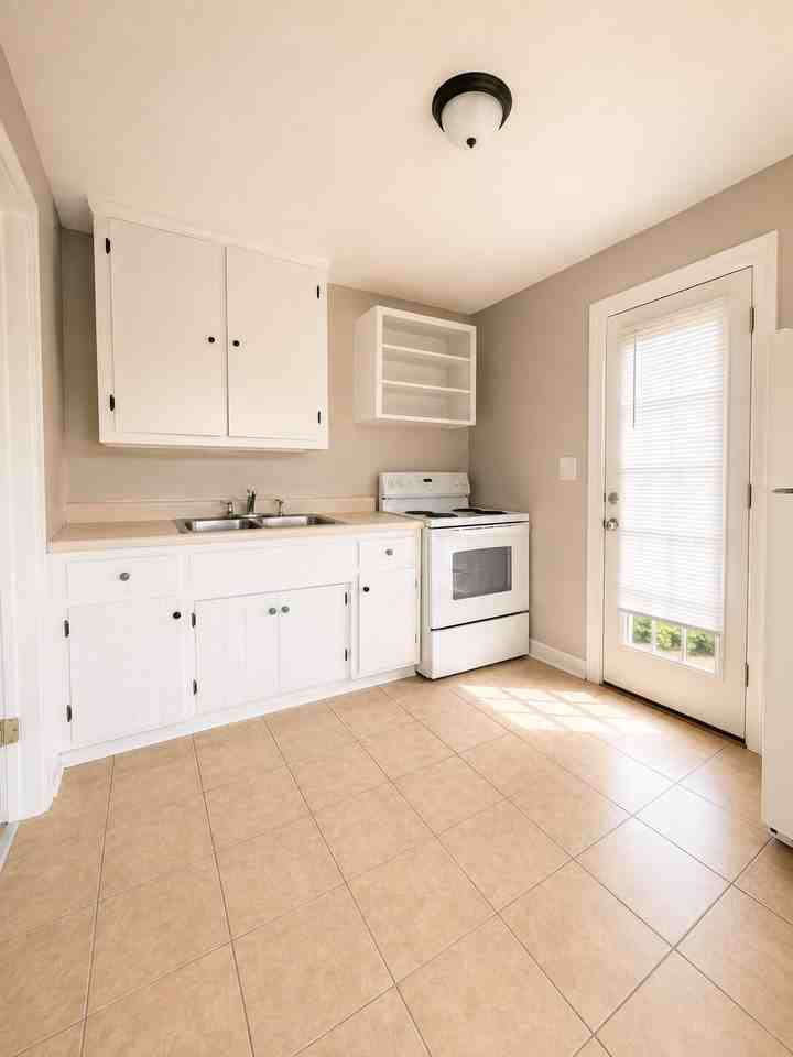 324 Eastover St #A - Photo 3 of 9