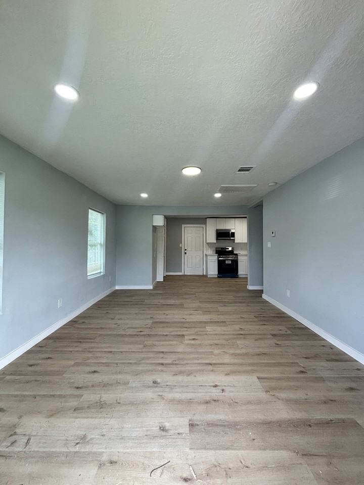 1409 17th St #1 - Photo 2 of 14