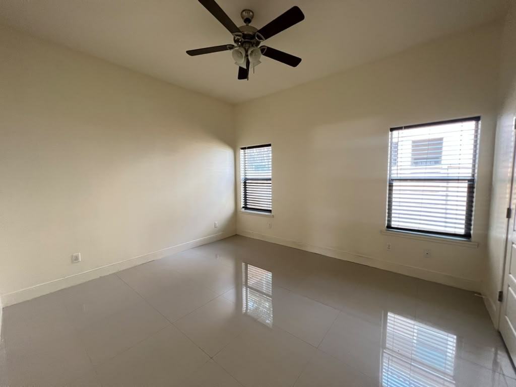 3016 S L St #4 - Photo 6 of 11