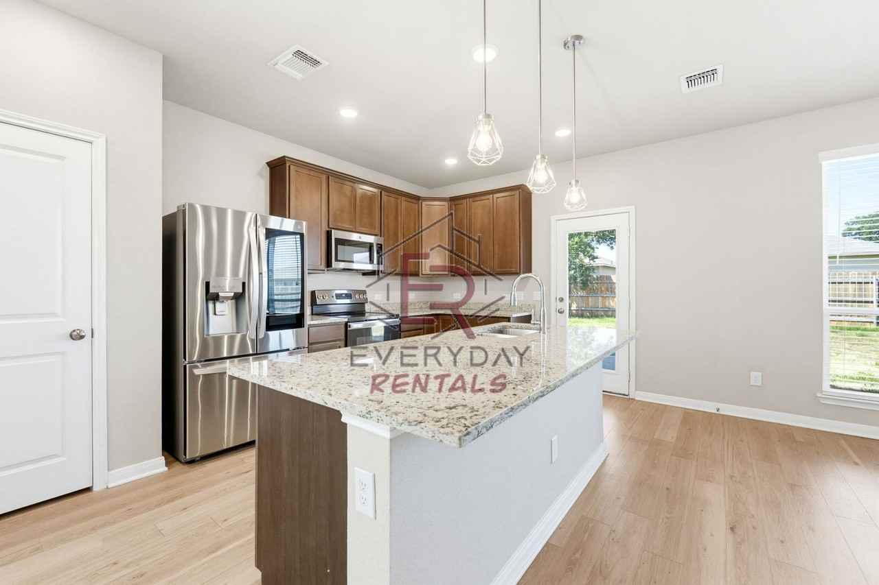 9509 Caemlyn Cv - Photo 3 of 20