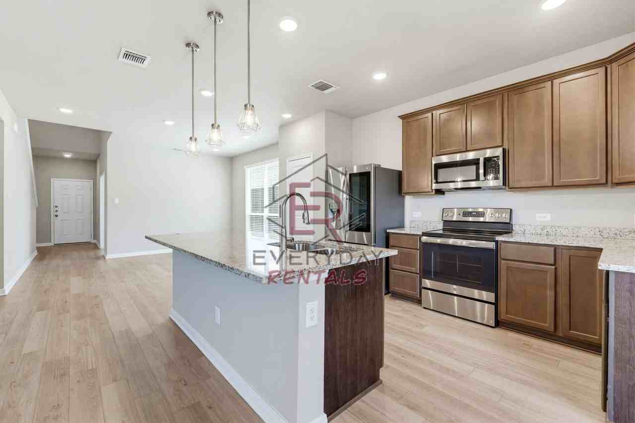 9509 Caemlyn Cv - Photo 4 of 20