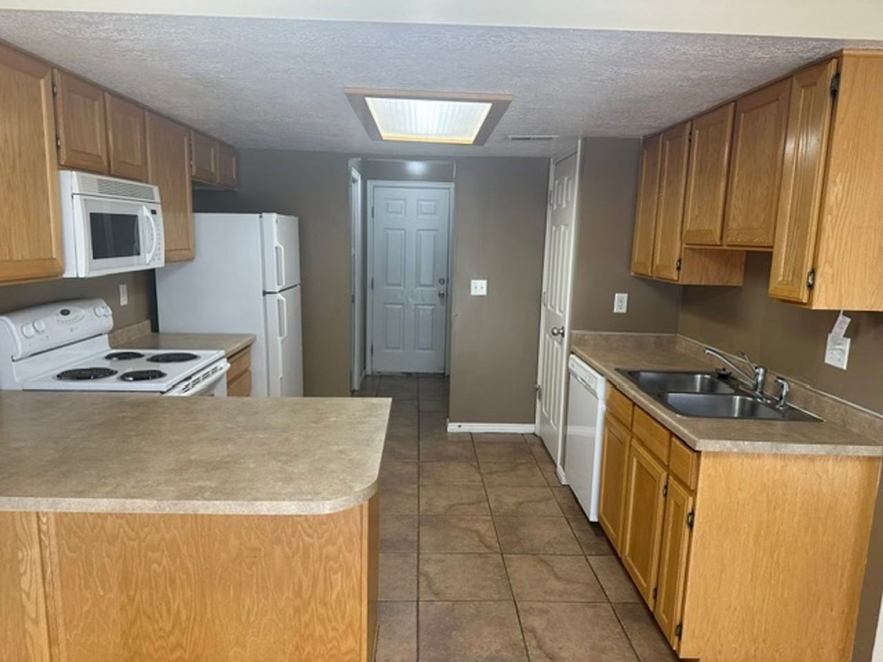 149 Savannah Ln - Photo 4 of 9