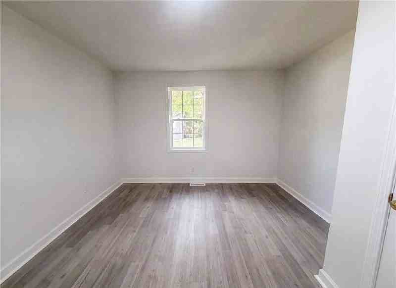 114 Roosevelt Street - Photo 5 of 12
