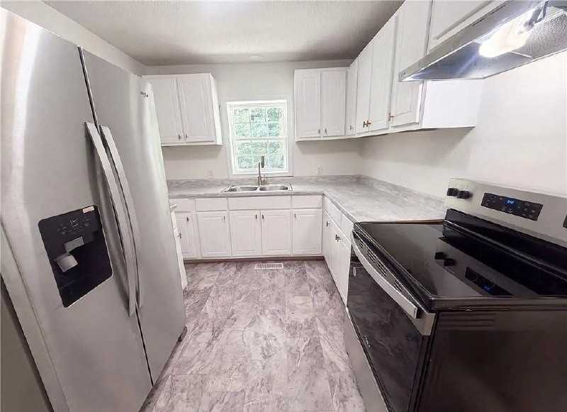 114 Roosevelt Street - Photo 2 of 12