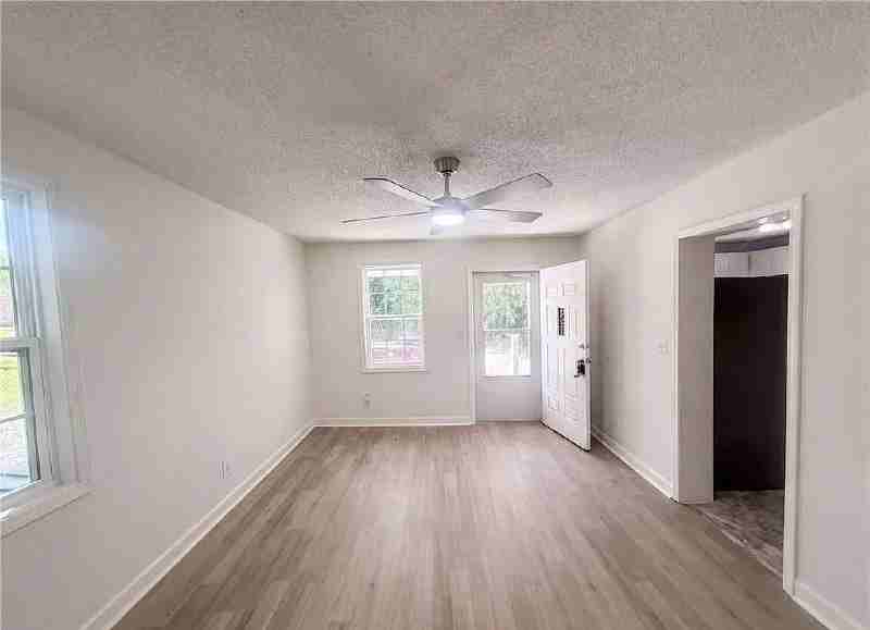 114 Roosevelt Street - Photo 6 of 12