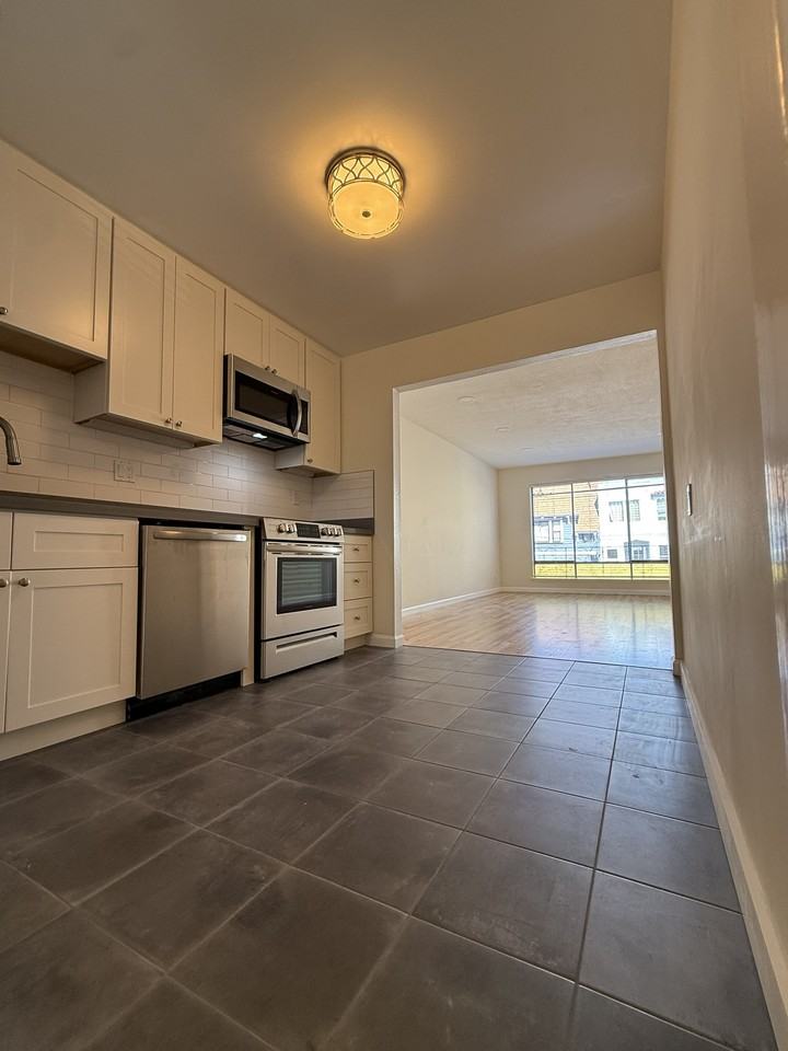 467 21st Avenue #3 - Photo 5 of 25